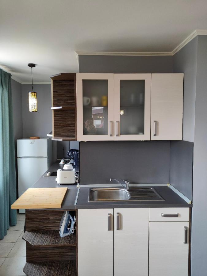 Апартаменти Mladost 1 Near The Metro Софія