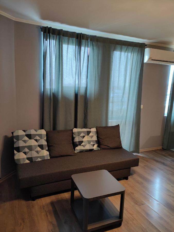 Апартаменти Mladost 1 Near The Metro Софія